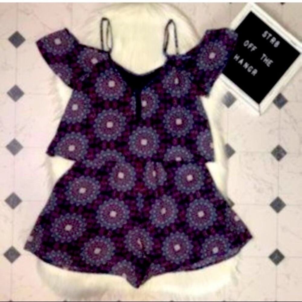 Charlotte Russe shoulder cut out short romper size Small women - Picture 2 of 6